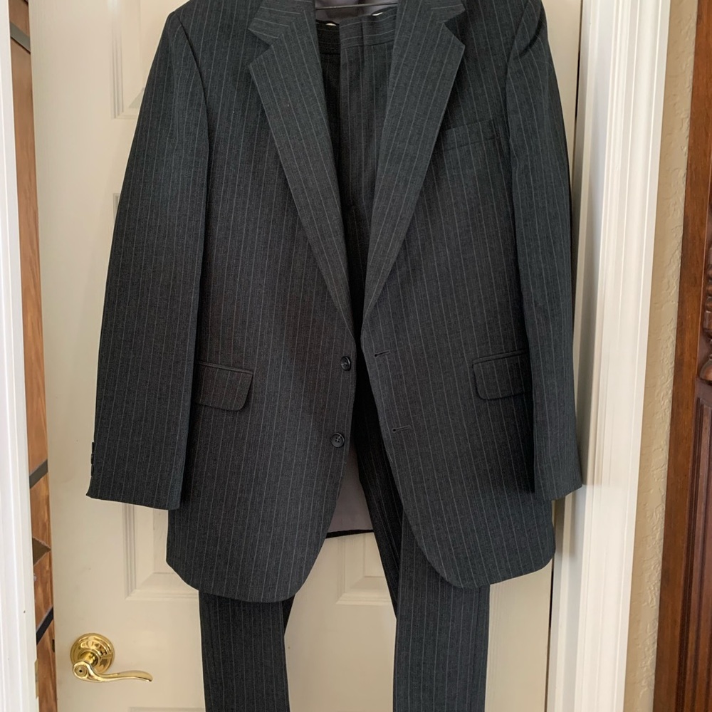 Elegant Charcoal Pinstripe Men's Suit